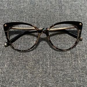 Cat eye glasses